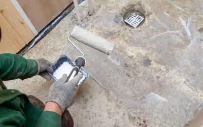 Avec quoi coller un receveur de douche en résine ?