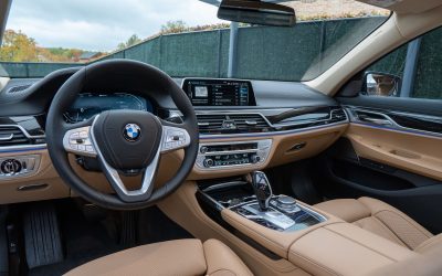 Comment garder une voiture propre grâce à une poubelle adaptée