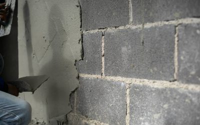 Comment crépir un mur en parpaing facilement ?